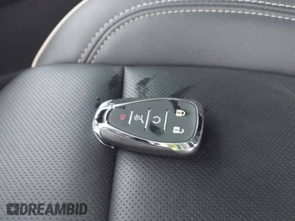 2023 Chevrolet Traverse Premier z VIN 1GNERKKW7PJ273618, wystawiony jako IAAI lot #42180117 z przebiegiem 38 082 mil mil oraz . Historia ofert i sprzedaży dostępna na DreamBid. Obrazek 11.