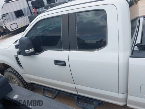 2019 Ford F-250 XL z VIN 1FT7X2B65KEG78174, wystawiony jako IAAI lot #42832696 z przebiegiem 147 261 mil mil oraz . Historia ofert i sprzedaży dostępna na DreamBid. Obrazek 14.