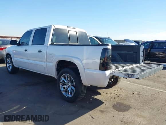 2005 GMC Sierra 1500 SLE z VIN 2GTEC13T051146497, wystawiony jako IAAI lot #41670378 z przebiegiem 172 085 mil mil oraz . Historia ofert i sprzedaży dostępna na DreamBid. Obrazek 3.