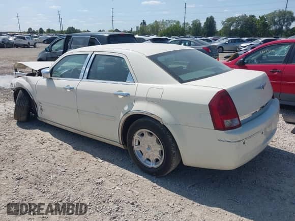 2005 Chrysler 300 Touring с VIN 2C3AA53G15H102681, выставлен на аукционе IAAI как лот 43170338 с пробегом 39 984 миль миль и . История ставок и продаж доступна на DreamBid. Изображение 3.