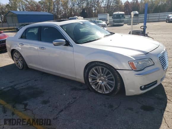 2012 Chrysler 300 C Luxury Series z VIN 2C3CCAPT8CH238046, wystawiony jako Copart lot #79727884 z przebiegiem 195 968 mil mil oraz Szkoda całkowita • Salvage title. Historia ofert i sprzedaży dostępna na DreamBid. Obrazek 4.
