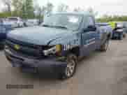 2013 Chevrolet Silverado 1500 Work Truck z VIN 1GCNCPEX8DZ190353, wystawiony jako IAAI lot #42212981 z przebiegiem 167 673 mil mil oraz . Historia ofert i sprzedaży dostępna na DreamBid. Obrazek 17.