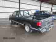 1996 Chevrolet S-10 LS z VIN 1GCCS19X9TK156494, wystawiony jako IAAI lot #42325589 z przebiegiem 210 837 mil mil oraz . Historia ofert i sprzedaży dostępna na DreamBid. Obrazek 3.