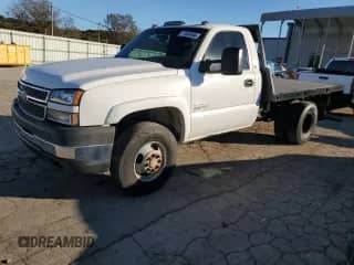 2005 Chevrolet Silverado 3500 с VIN 1GBJK34215E323290, выставлен на аукционе Copart как лот 77024944 с пробегом 332 053 миль миль и Списание • Salvage title. История ставок и продаж доступна на DreamBid. Изображение 1.