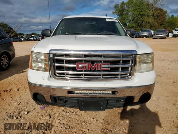 2010 GMC Sierra 1500 z VIN 1GTSKVE03AZ241430, wystawiony jako Copart lot #82417815 z przebiegiem 379 729 mil mil oraz Szkoda całkowita • Salvage title. Historia ofert i sprzedaży dostępna na DreamBid. Obrazek 5.