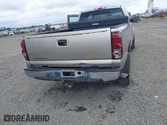 2003 Chevrolet Silverado 2500HD LS с VIN 1GCHK29U63E336368, выставлен на аукционе IAAI как лот 42542743 с пробегом 341 050 миль миль и . История ставок и продаж доступна на DreamBid. Изображение 6.