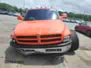 1998 Dodge 1500 z VIN 3B7HF12ZXWG126003, wystawiony jako Copart lot #61620115 z przebiegiem 210 781 mil mil oraz Szkoda całkowita • Salvage title. Historia ofert i sprzedaży dostępna na DreamBid. Obrazek 5.