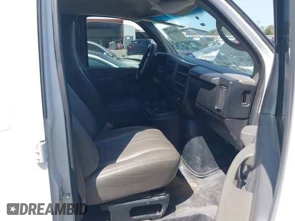 2013 Chevrolet Express Cargo z VIN 1GCWGGFA5D1144707, wystawiony jako IAAI lot #42868366 z przebiegiem 167 632 mil mil oraz . Historia ofert i sprzedaży dostępna na DreamBid. Obrazek 5.