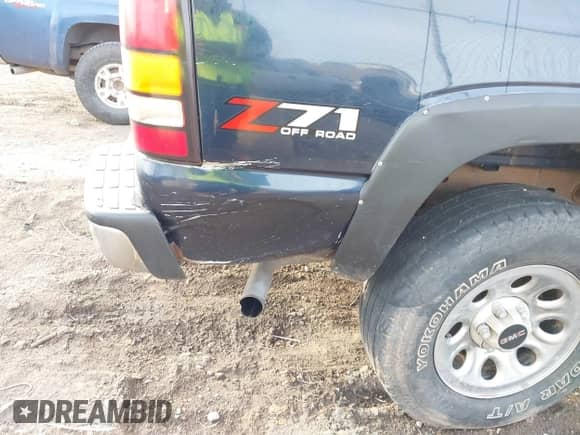 2005 GMC Sierra 1500 SLE with VIN 2GTEK13T651211968, listed as a IAAI auction lot 41049283 with 358,859 mi miles and . Bid and sale history available at DreamBid. Image 18.