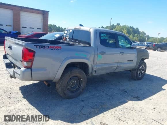 2019 Toyota Tacoma TRD Off Road z VIN 3TMCZ5AN2KM207371, wystawiony jako IAAI lot #43130878 z przebiegiem 104 178 mil mil oraz . Historia ofert i sprzedaży dostępna na DreamBid. Obrazek 4.