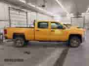 2015 Chevrolet Silverado 2500HD Work Truck z VIN 1GC1KUEG7FF622225, wystawiony jako IAAI lot #42516923 z przebiegiem 71 555 mil mil oraz . Historia ofert i sprzedaży dostępna na DreamBid. Obrazek 14.