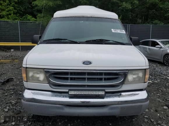 2000 Ford Econoline Cargo Recreational with VIN 1FDRE14L3YHA17676, listed as a Copart auction lot 58571465 with 174,129 mi miles and Salvage title. Bid and sale history available at DreamBid. Image 5.
