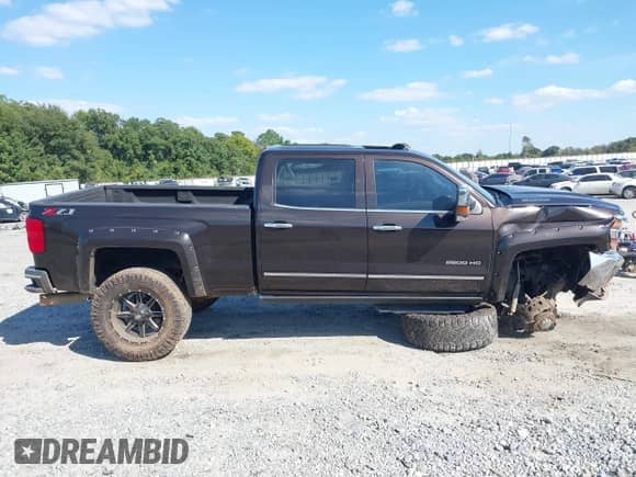 2018 Chevrolet Silverado 2500HD LTZ with VIN 1GC1KWEYXJF165780, listed as a IAAI auction lot 43223310 with 111,028 mi miles and . Bid and sale history available at DreamBid. Image 13.