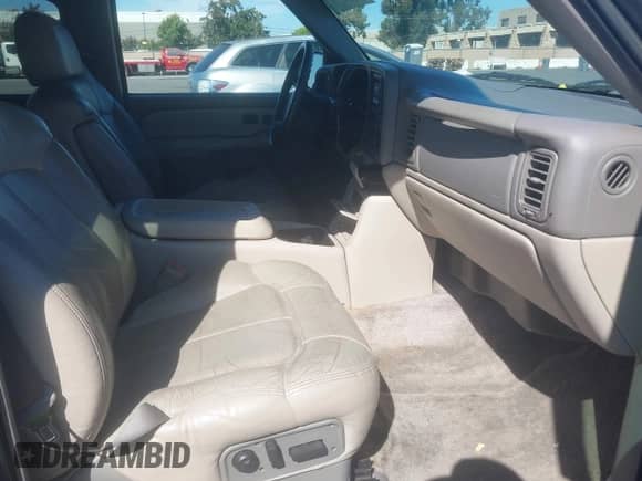 2001 Chevrolet Suburban LS with VIN 1GNFK16T81J226186, listed as a IAAI auction lot 42933715 with 132,572 mi miles and . Bid and sale history available at DreamBid. Image 5.
