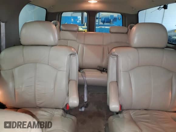2000 Chevrolet Suburban LT с VIN 3GNFK16T9YG187961, выставлен на аукционе Copart как лот 70686795 с пробегом 131 864 миль миль и Списание • Salvage title. История ставок и продаж доступна на DreamBid. Изображение 10.