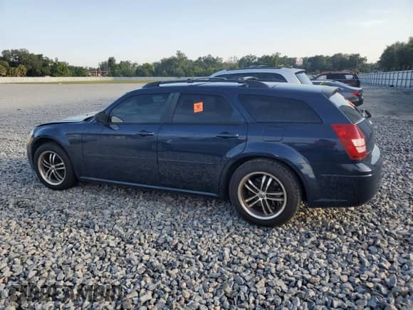 2005 Dodge Magnum SE with VIN 2D4FV48V95H186906, listed as a Copart auction lot 70330045 with 107,892 mi miles and Salvage title. Bid and sale history available at DreamBid. Image 2.
