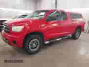 2011 Toyota Tundra z VIN 5TFUW5F13BX172370, wystawiony jako IAAI lot #43250037 z przebiegiem 259 157 mil mil oraz . Historia ofert i sprzedaży dostępna na DreamBid. Obrazek 19.