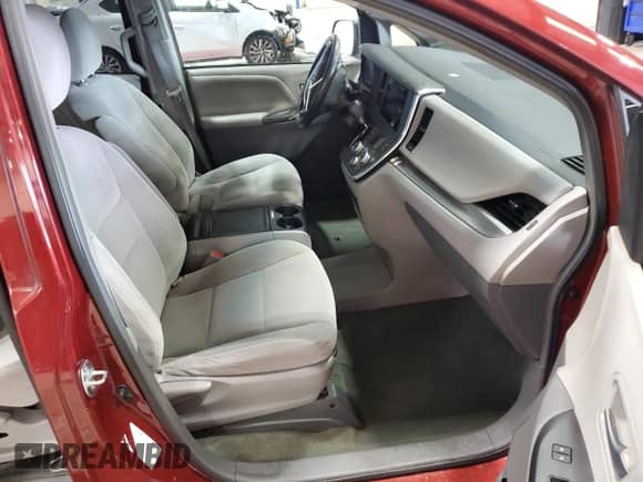 2015 Toyota Sienna LE with VIN 5TDKK3DC6FS560930, listed as a Copart auction lot 86257925 with 104,400 mi miles and Salvage title. Bid and sale history available at DreamBid. Image 7.