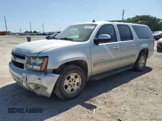 2010 Chevrolet Suburban LT z VIN 1GNUCJE07AR268765, wystawiony jako Copart lot #56486185 z przebiegiem 237 731 mil mil oraz Czysty tytuł • Clean title. Historia ofert i sprzedaży dostępna na DreamBid. Obrazek 1.