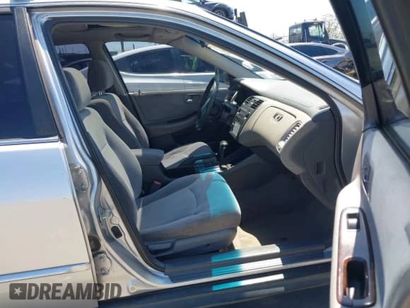 2002 Honda Accord SE with VIN JHMCG56742C010055, listed as a IAAI auction lot 43021484 with 174,310 mi miles and . Bid and sale history available at DreamBid. Image 5.