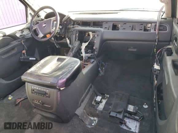 2010 Chevrolet Suburban LTZ z VIN 1GNUCKE00AR227545, wystawiony jako Copart lot #42205525 z przebiegiem Nie podano mil oraz Szkoda całkowita • Salvage title. Historia ofert i sprzedaży dostępna na DreamBid. Obrazek 8.