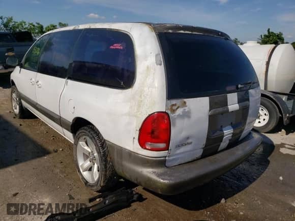 2000 Dodge Caravan SE z VIN 1B4GP44G5YB668883, wystawiony jako Copart lot #50579131 z przebiegiem 153 006 mil mil oraz Nie do naprawy • Non repairable. Historia ofert i sprzedaży dostępna na DreamBid. Obrazek 3.