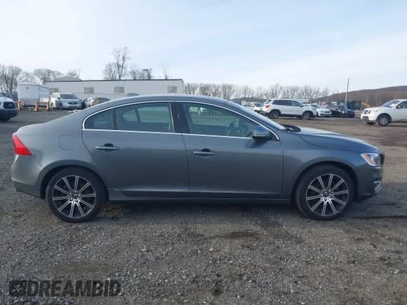2017 Volvo S60 Inscription с VIN LYV402HKXHB137304, выставлен на аукционе IAAI как лот 41415830 с пробегом 140 598 миль миль и . История ставок и продаж доступна на DreamBid. Изображение 13.