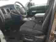 2010 Toyota Tundra z VIN 5TFUW5F14AX154863, wystawiony jako Copart lot #82337505 z przebiegiem 140 014 mil mil oraz Szkoda całkowita • Salvage title. Historia ofert i sprzedaży dostępna na DreamBid. Obrazek 7.