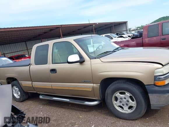 2000 Chevrolet Silverado 1500 LS with VIN 2GCEC19V2Y1314833, listed as a IAAI auction lot 42178692 with 274,545 mi miles and . Bid and sale history available at DreamBid. Image 13.