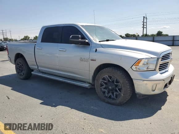 2018 Ram 1500 Big Horn z VIN 1C6RR7TT7JS204268, wystawiony jako Copart lot #61741225 z przebiegiem 81 375 mil mil oraz Szkoda całkowita • Salvage title. Historia ofert i sprzedaży dostępna na DreamBid. Obrazek 4.