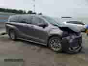 2021 Toyota Sienna XLE z VIN 5TDYRKEC0MS009162, wystawiony jako Copart lot #59762565 z przebiegiem 105 826 mil mil oraz Szkoda całkowita • Salvage title. Historia ofert i sprzedaży dostępna na DreamBid. Obrazek 4.