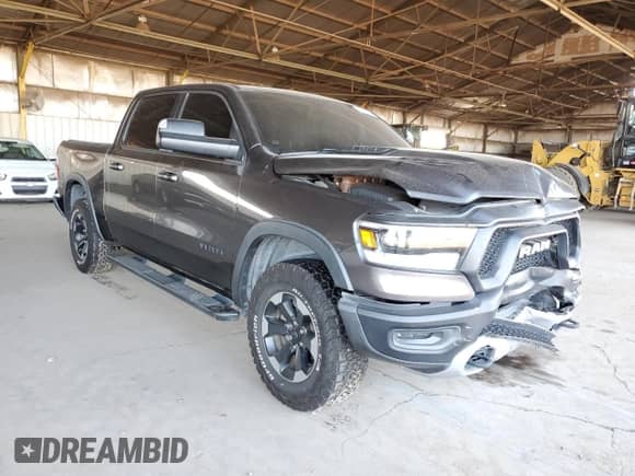 2019 Ram 1500 z VIN 1C6RRELG7KN716670, wystawiony jako Copart lot #70481274 z przebiegiem 115 830 mil mil oraz Szkoda całkowita • Salvage title. Historia ofert i sprzedaży dostępna na DreamBid. Obrazek 4.