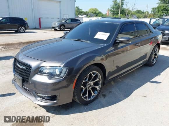 2018 Chrysler 300 S с VIN 2C3CCABG3JH244666, выставлен на аукционе IAAI как лот 42994229 с пробегом 29 878 миль миль и . История ставок и продаж доступна на DreamBid. Изображение 18.