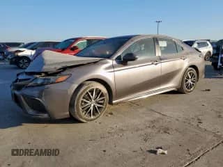 2024 Toyota Camry SE with VIN 4T1G11AK8RU191993, listed as a Copart auction lot 82310095 with 38,760 mi miles and Salvage title. Bid and sale history available at DreamBid. Image 1.