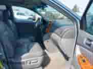 2006 Toyota Sienna XLE z VIN 5TDBA22C06S072184, wystawiony jako IAAI lot #42522017 z przebiegiem 206 964 mil mil oraz . Historia ofert i sprzedaży dostępna na DreamBid. Obrazek 5.