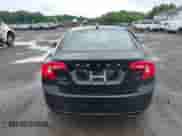 2016 Volvo S60 T5 Drive-E Premier z VIN YV126MFK7G2407961, wystawiony jako IAAI lot #42640958 z przebiegiem 96 884 mil mil oraz . Historia ofert i sprzedaży dostępna na DreamBid. Obrazek 16.