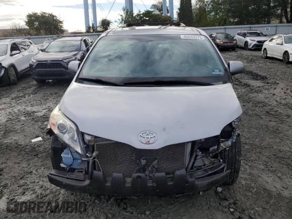 2015 Toyota Sienna XLE with VIN 5TDYK3DC1FS687918, listed as a Copart auction lot 86643375 with 121,810 mi miles and Salvage title. Bid and sale history available at DreamBid. Image 5.