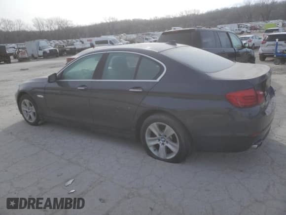 2013 BMW 5 Series 528i xDrive z VIN WBAXH5C57DD113791, wystawiony jako Copart lot #80274744 z przebiegiem 170 905 mil mil oraz Czysty tytuł • Clean title. Historia ofert i sprzedaży dostępna na DreamBid. Obrazek 2.