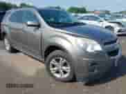 2012 Chevrolet Equinox 1LT z VIN 2GNFLEEK8C6169923, wystawiony jako IAAI lot #42655877 z przebiegiem 168 908 mil mil oraz . Historia ofert i sprzedaży dostępna na DreamBid. Obrazek 1.