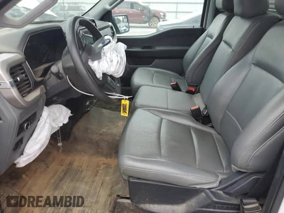 2021 Ford F-150 XL z VIN 1FTMF1CB2MKD96347, wystawiony jako Copart lot #85825975 z przebiegiem 123 070 mil mil oraz Szkoda całkowita • Salvage title. Historia ofert i sprzedaży dostępna na DreamBid. Obrazek 7.