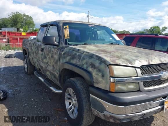2005 Chevrolet Silverado 1500 Work Truck with VIN 1GCEK19V15Z101751, listed as a IAAI auction lot 42387202 with 332,808 mi miles and . Bid and sale history available at DreamBid. Image 1.