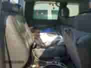 2005 Chevrolet Silverado 2500HD LS z VIN 1GCHK23U25F931501, wystawiony jako Copart lot #70152695 z przebiegiem 81 383 mil mil oraz Szkoda całkowita • Salvage title. Historia ofert i sprzedaży dostępna na DreamBid. Obrazek 10.