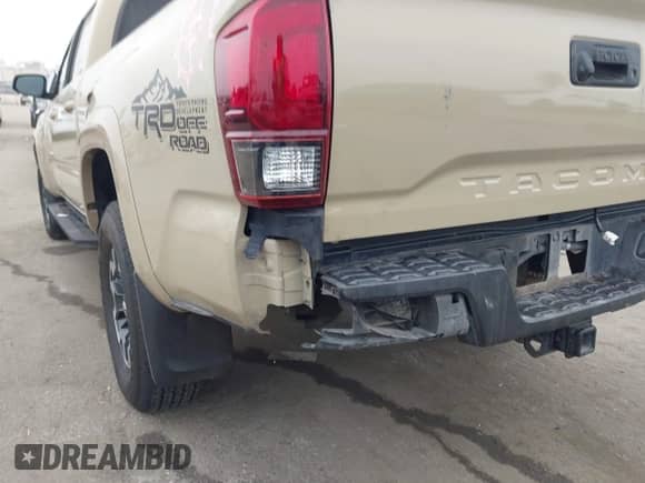 2017 Toyota Tacoma SR5 с VIN 3TMBZ5DN9HM012089, выставлен на аукционе IAAI как лот 43594908 с пробегом 98 752 миль миль и . История ставок и продаж доступна на DreamBid. Изображение 18.