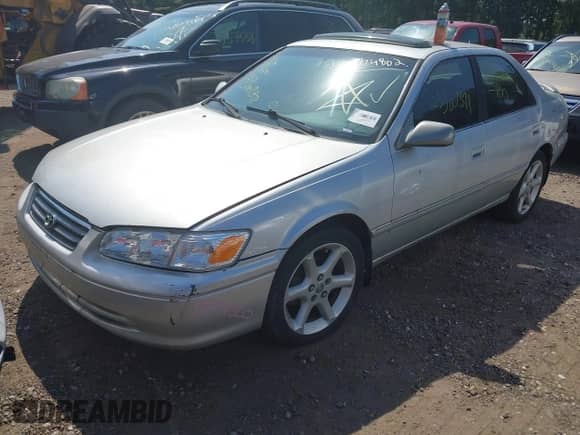 2000 Toyota Camry CE z VIN JT2BG28K8Y0508209, wystawiony jako IAAI lot #42834809 z przebiegiem Nie podano mil oraz . Historia ofert i sprzedaży dostępna na DreamBid. Obrazek 2.