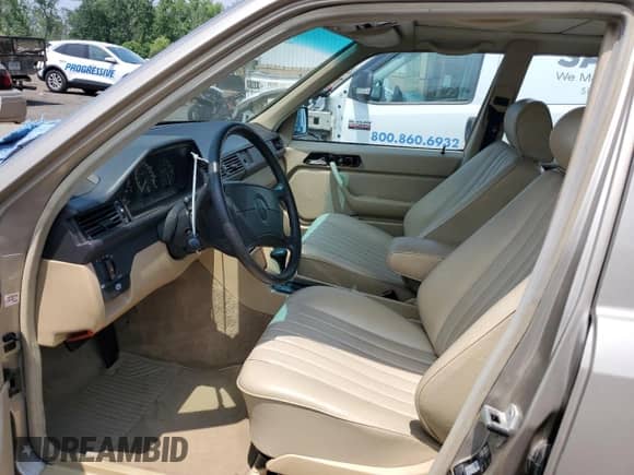 1989 Mercedes-Benz 300 E with VIN WDBEA30D8KA823147, listed as a Copart auction lot 60485455 with 126,614 mi miles and Salvage title. Bid and sale history available at DreamBid. Image 7.