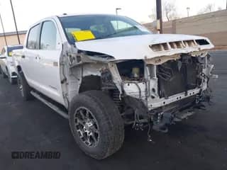 2015 Toyota Tundra SR5 z VIN 5TFDY5F1XFX479955, wystawiony jako IAAI lot #42011780 z przebiegiem 57 775 mil mil oraz . Historia ofert i sprzedaży dostępna na DreamBid. Obrazek 1.