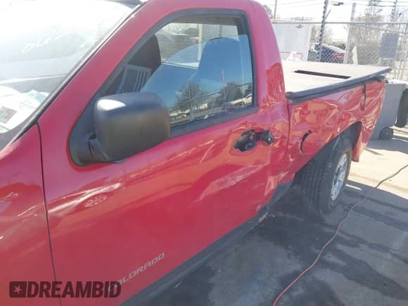 2004 Chevrolet Colorado Z85 z VIN 1GCCS148548140629, wystawiony jako IAAI lot #41608701 z przebiegiem 92 488 mil mil oraz . Historia ofert i sprzedaży dostępna na DreamBid. Obrazek 6.