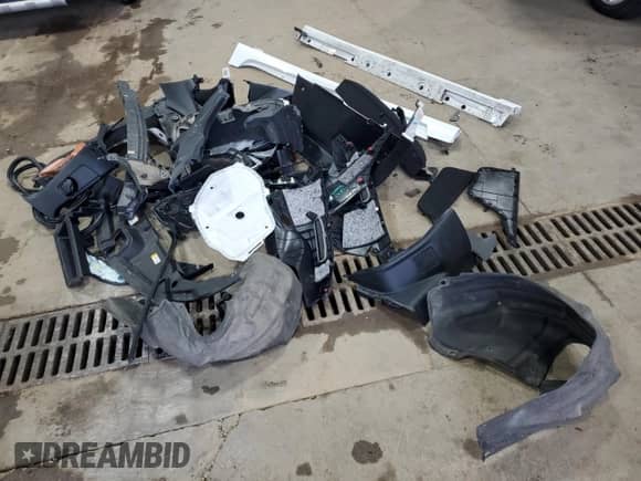 2018 Toyota Prius Plus with VIN JTDKARFP8J3074202, listed as a Copart auction lot 68946305 with 120,666 mi miles and Salvage title. Bid and sale history available at DreamBid. Image 12.