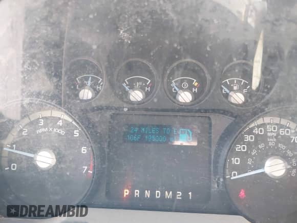 2011 Ford F-250 XL z VIN 1FTBF2A61BEC82600, wystawiony jako IAAI lot #43386101 z przebiegiem 195 000 mil mil oraz . Historia ofert i sprzedaży dostępna na DreamBid. Obrazek 7.