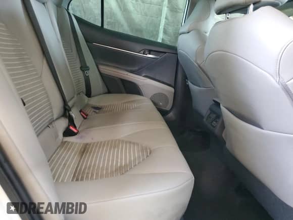 2021 Toyota Camry SE z VIN 4T1S11AK4MU450160, wystawiony jako Copart lot #56654905 z przebiegiem 68 192 mil mil oraz Czysty tytuł • Clean title. Historia ofert i sprzedaży dostępna na DreamBid. Obrazek 10.